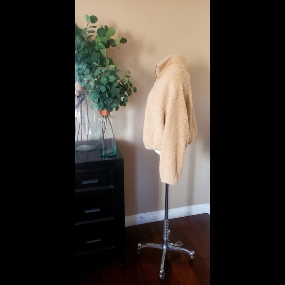 Cozy H&M Shearling-like half zip pullover - Picture 2 of 3